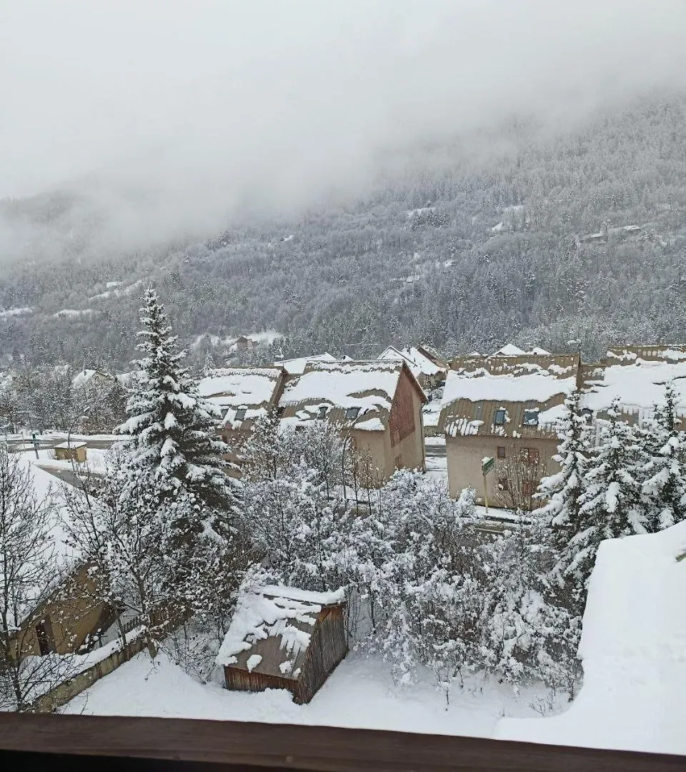 Haut Perche - Duplex Familial Confortable Et Renove Bien Situe Briancon  Apartment